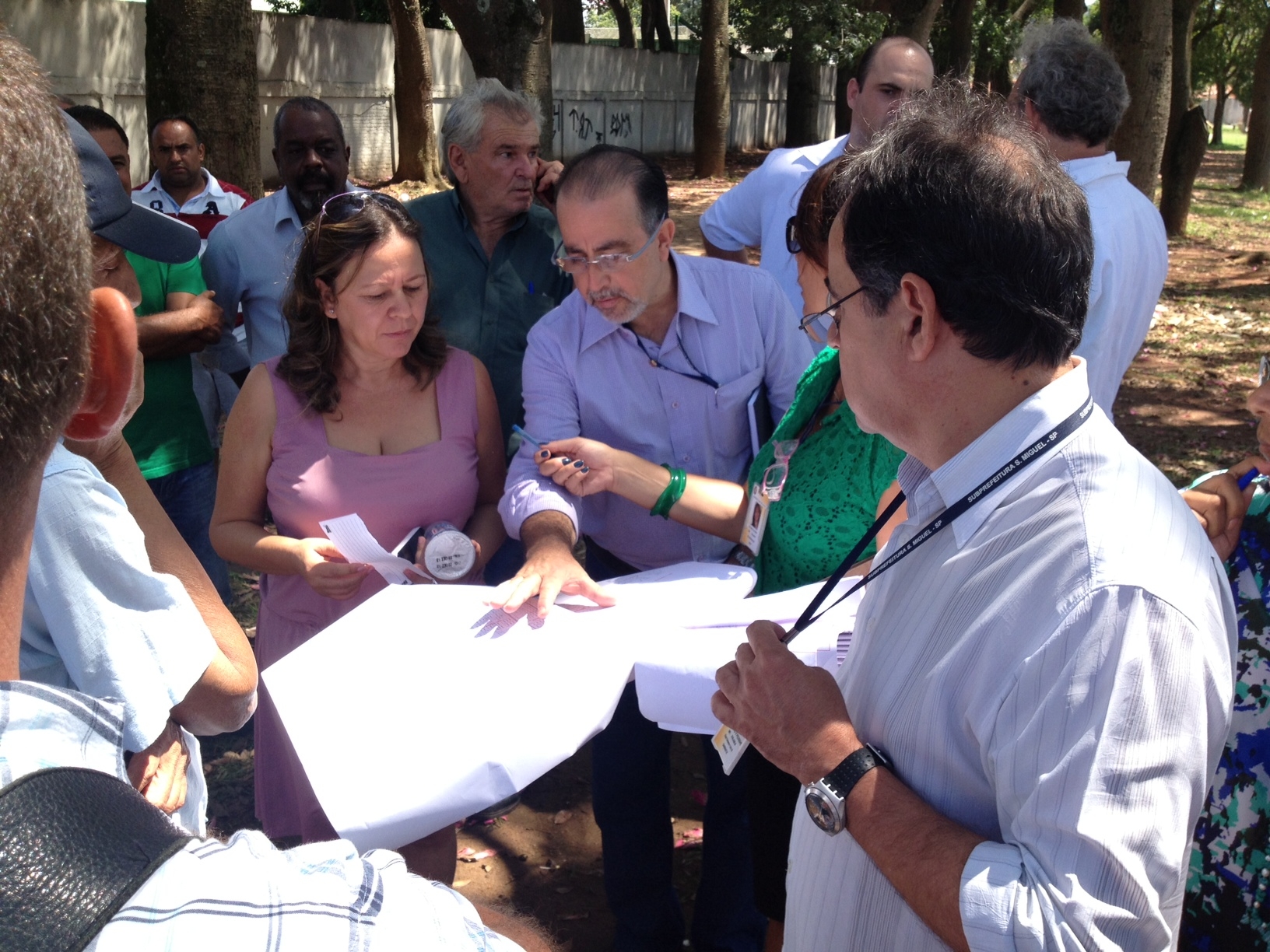 Subprefeito e técnicos da subprefeitura se reúnem com a comunidade para mapear as necessidades do distrito Jardim Helena