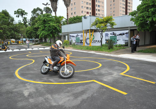 Aula de Pilotagem de Moto para Iniciantes em Sp Barueri - Aula de