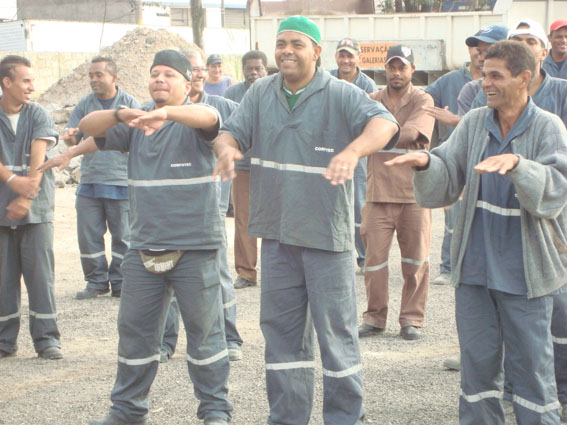 Trabalhadores da Unidade de Obras estavam entusiasmados com os exercícios
