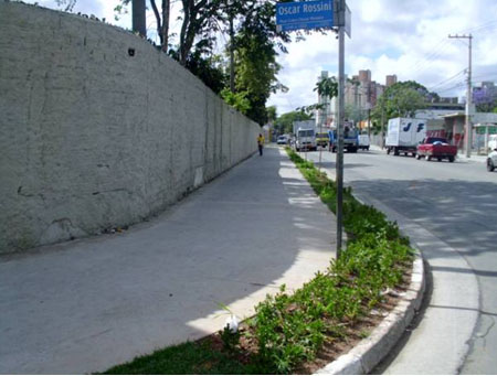 Calçadas renovadas no Parque Novo Mundo