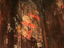 Pinturas que estavam escondidas ou quase apagadas encontradas sob tabuas do retábulo do altar lateral.