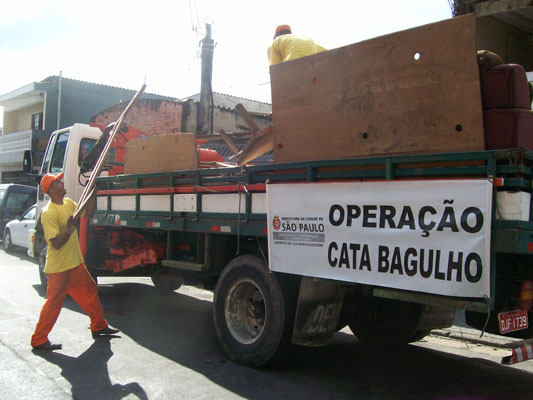Operação Cata-bagulho recolhe 63,3 toneladas de objeto sem uso no Jd. Coimbra