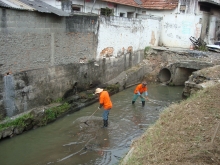 Córregos da região continuam a receber limpeza