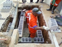 Equipes trabalhando na reconstrução de Bocas de Lobo