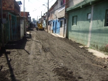 Rua Santa Inês recebe obra de terraplanagem e aplicação de fresa asfáltica
