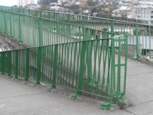 Segurança: novos gradis e reforço nas bases da passarela