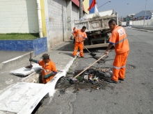 Limpeza na Rua Antonio Siqueira 