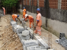 Reconstrução de mureta na Rua Elias Pereira