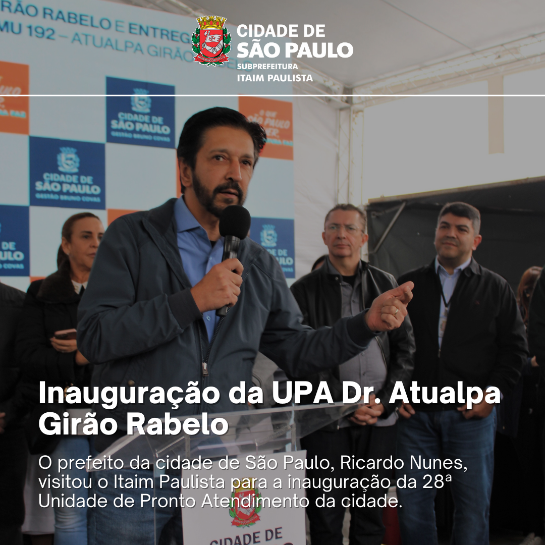 Imagem do prefeito da cidade de São Paulo, Ricardo Nunes, discursando durante a inauguração da UPA Atualpa, na presença de vereadores e do subprefeito do Itaim Paulista, Guilherme Henrique.