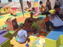 Crianças brincando durante o evento "Ruas de Brincar"