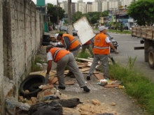 Equipe do (CCOI) executam limpeza em Ponto Viciado