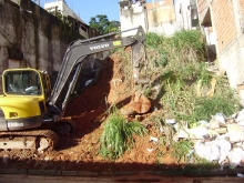 Ação fiscal em terreno irregular, localizado na Rua São Cleto, no bairro do Tremembé.