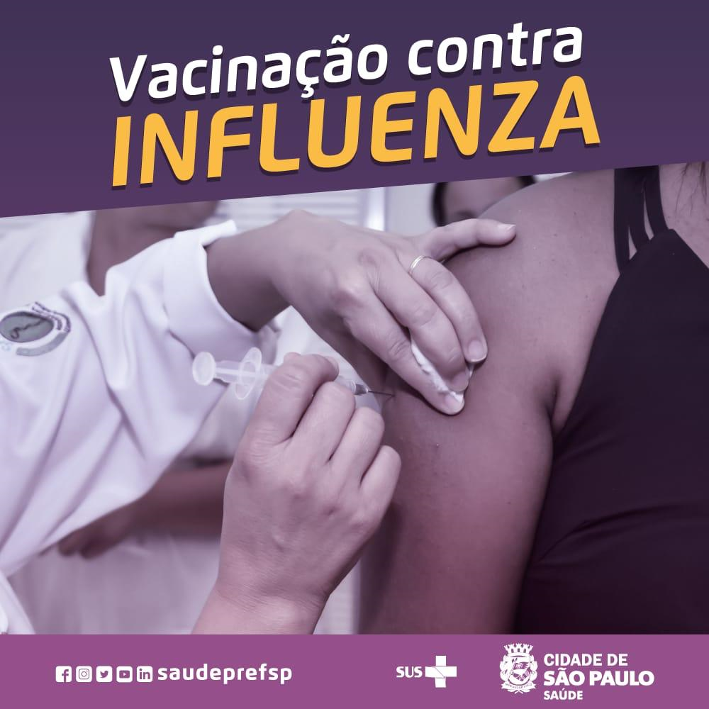 Imagem apresenta enfermeira aplicando injeção em uma mulher
