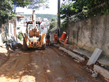 As obras para pavimentação já começaram na Rua Valentim Peres no Jardim Paulistano