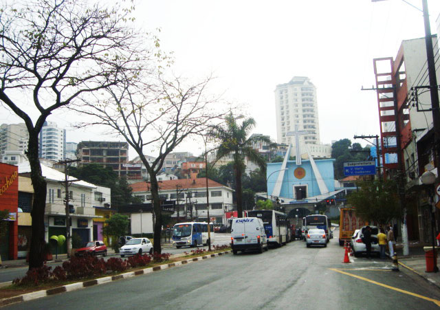Vista de um dos principais pontos da Vila Maria: a Avenida Guilherme Cotching