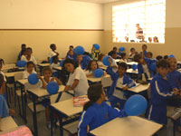 Crianças da escola Chácara Sonho Azul inauguram a nova sala de aula