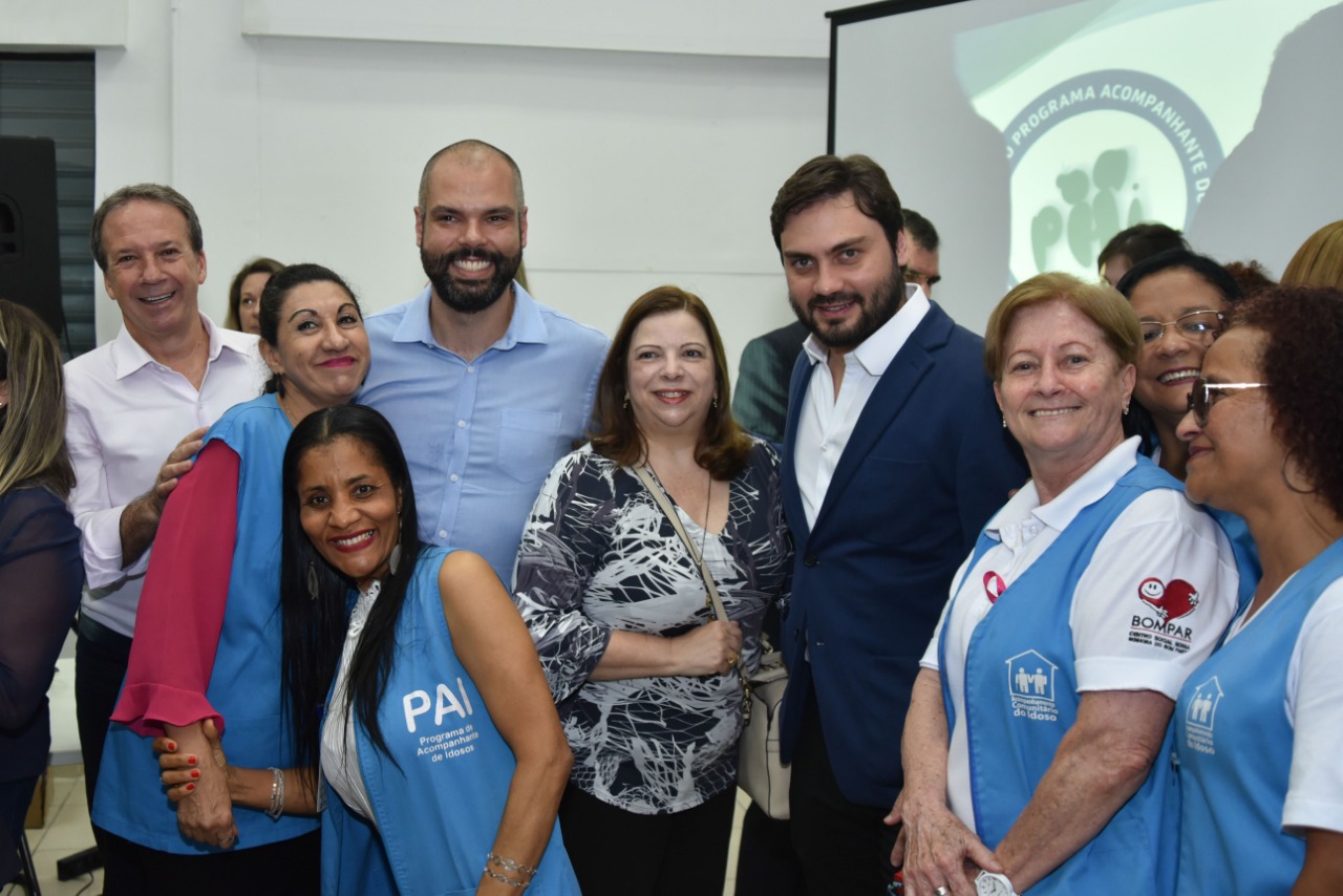 Secretários de SMADS e SMS com prefeito Bruno Covas e equipe técnica da saúde