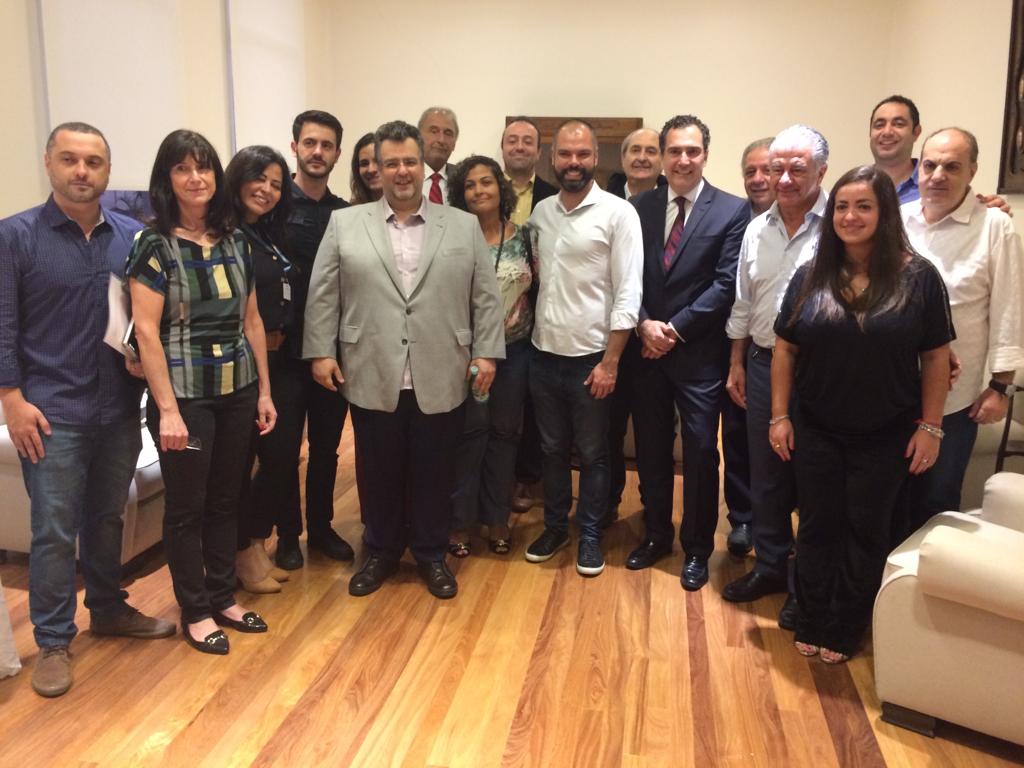 Prefeito de São Paulo Bruno Covas, Secretário da SMADS, Jose Castro e demais autoridades do serviço em foto oficial 