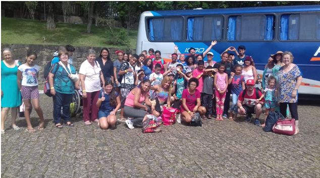Foto dos atendidos pelo Centro de Convivência Intergeracional Embura na visita ao Serviço Social do Comércio (SESC Interlagos).