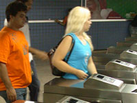 Validador do Bilhete Único instalado nas estações de metrô