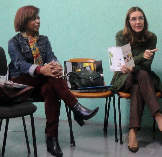 Valdete Pereira à esquerda e Sheila Busato Sproesser à direta durante a Reunião de atenção à saúde da populção negra