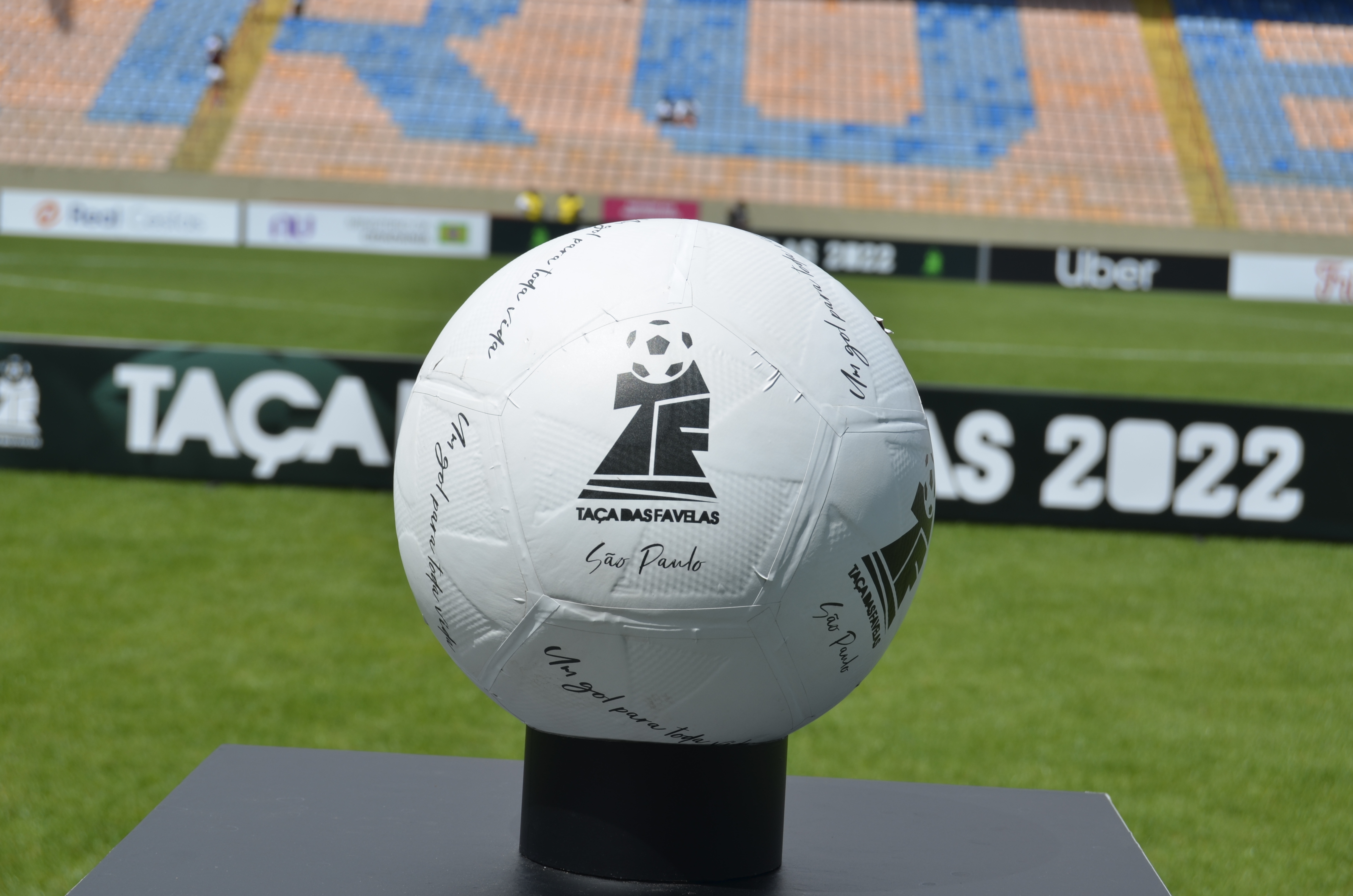 Na imagem, a bola da Taça das Favelas 2022