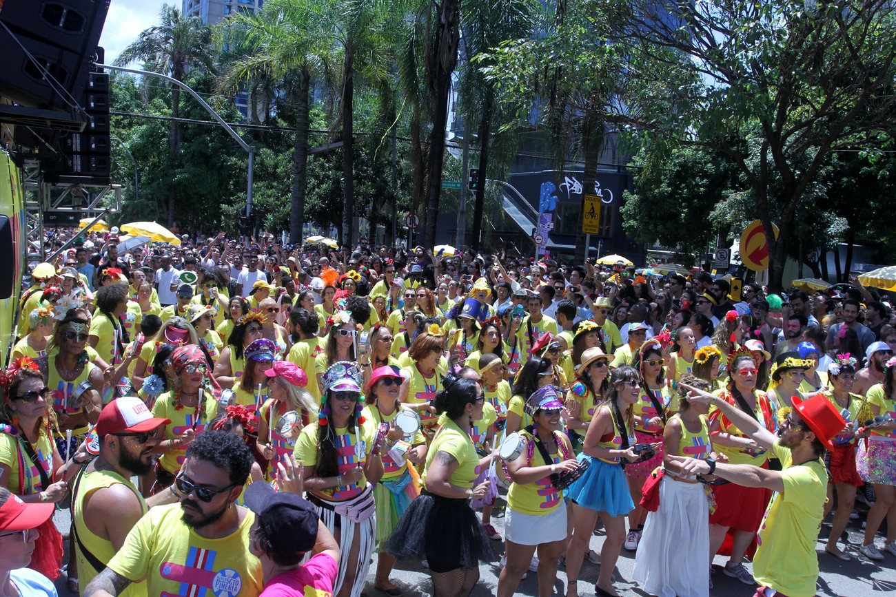 Prefeitura de São Paulo mantém restrições a desfile dos blocos de rua no  Carnaval - Notícias - R7 São Paulo