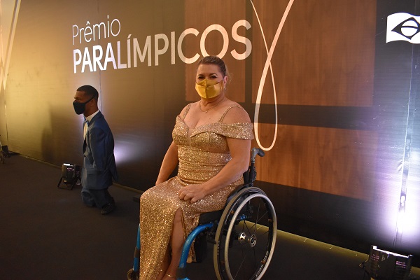 Na imagem, uma atleta no Comitê Paralímpico Brasileiro.