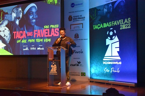 Na imagem, uma participante do evento da Taça das Favelas.