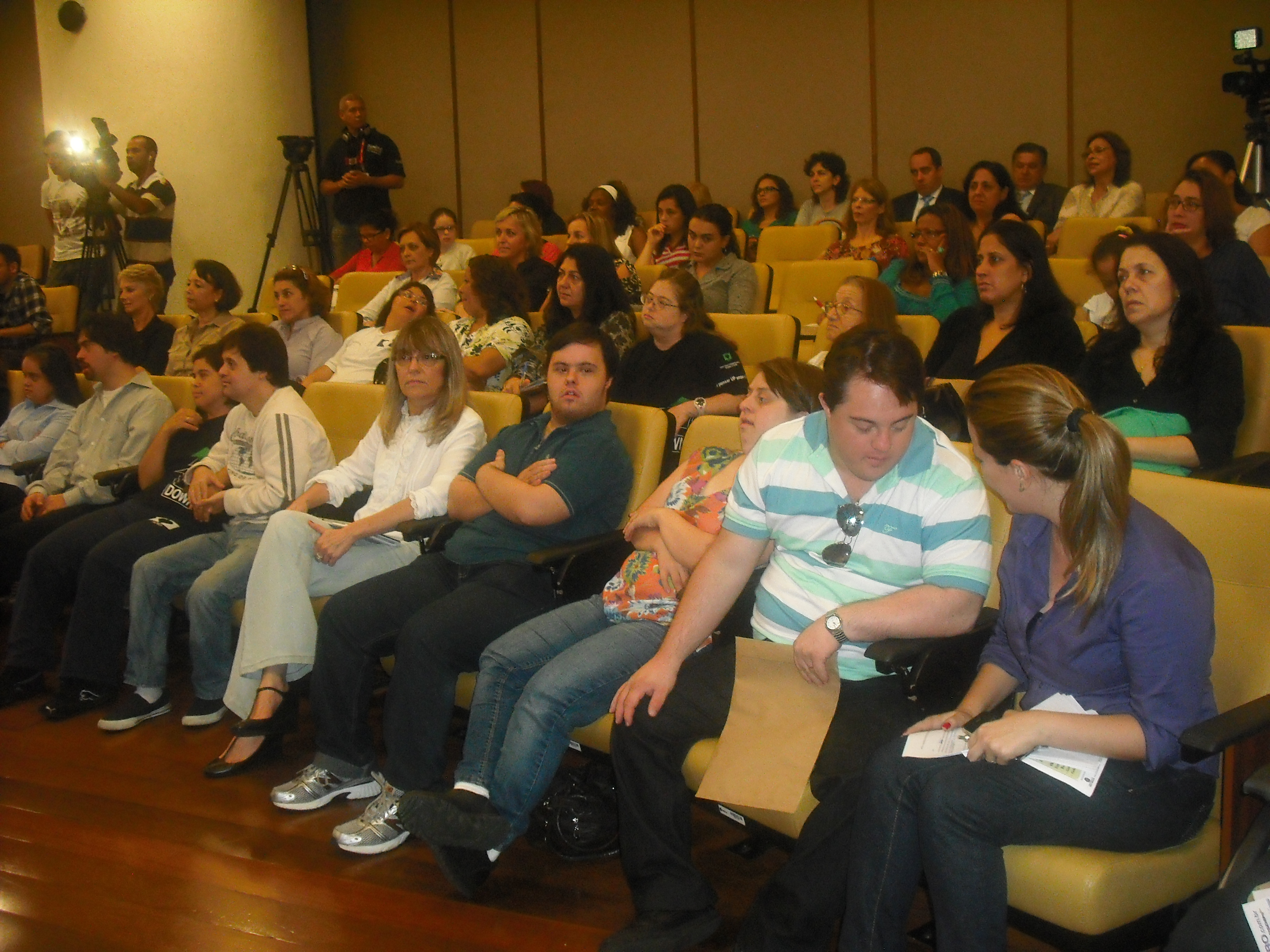 Plateia acompanha o III Seminário sobre Síndrome de Down realizado na Câmara Municipal de SP