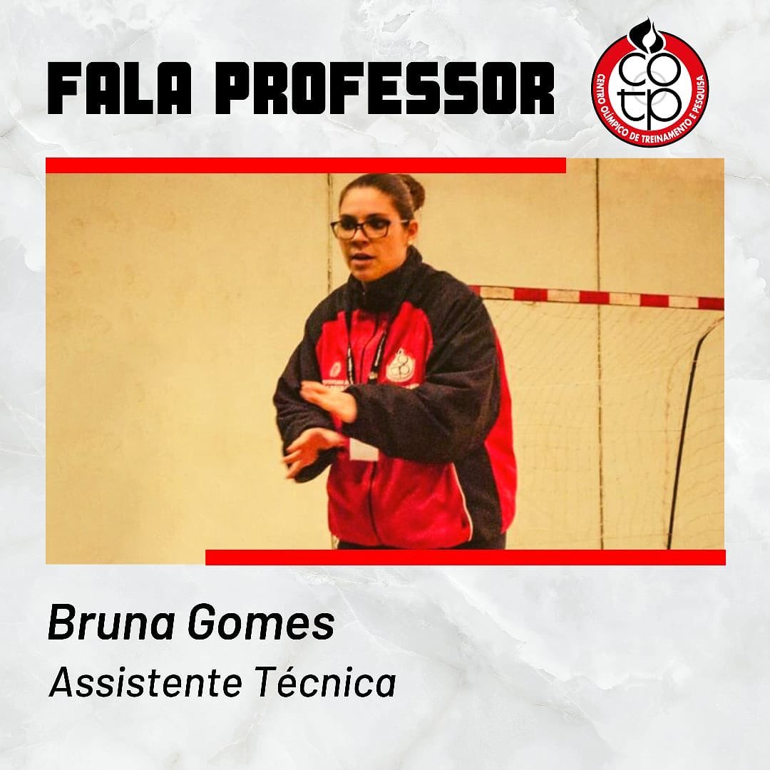Na imagem a assistente técnica e treinadora de goleiras do handebol Bruna Gomes dando instruções.