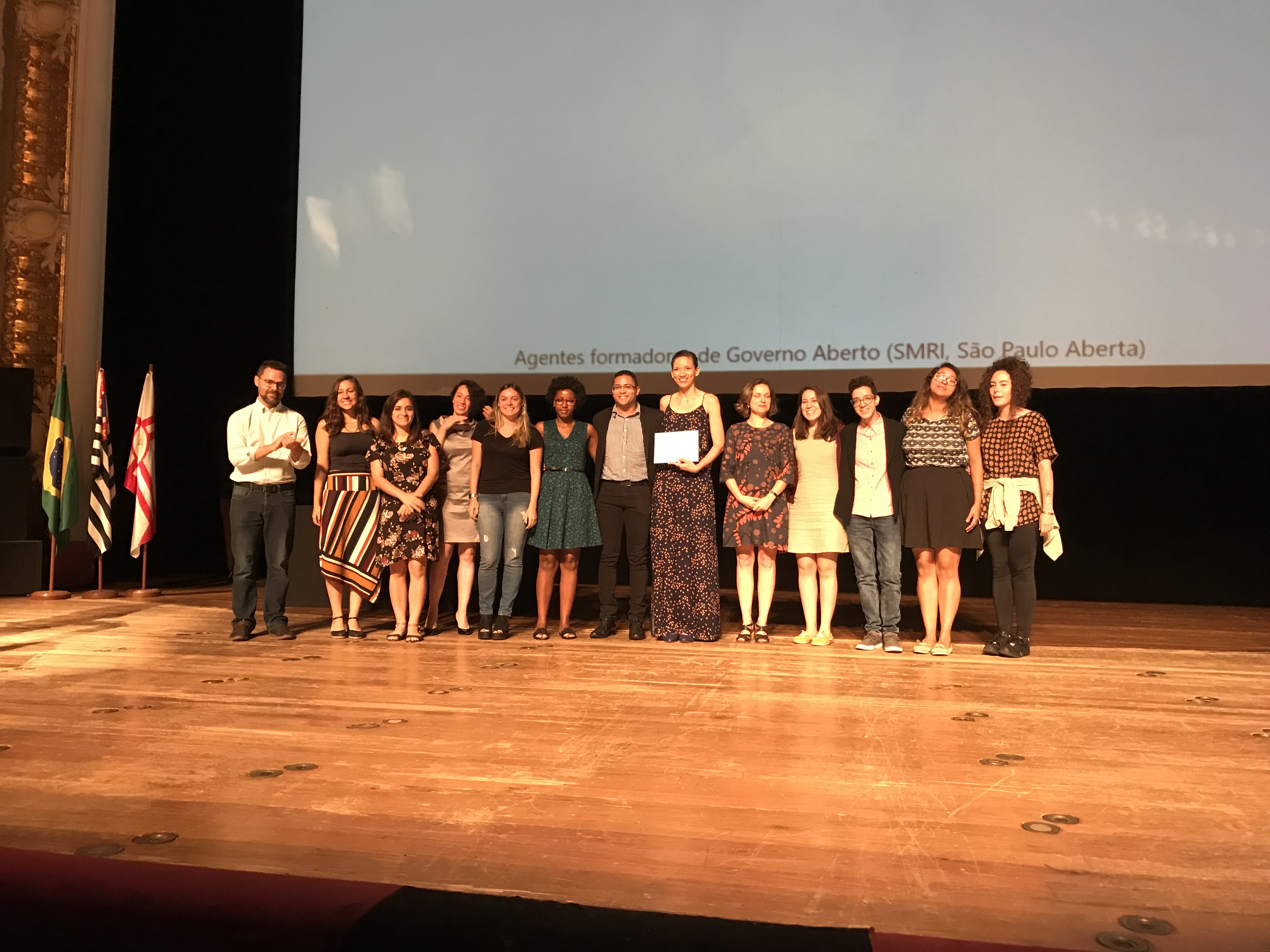 equipe formada por 13 pessoas recebe a certificação de finalista do Premia sampa