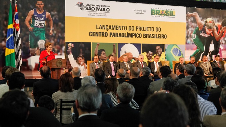 A presidenta Dilma Roussef discursa durante cerimônia de lançamento do projeto do centro Paraolímpico Brasileiro.