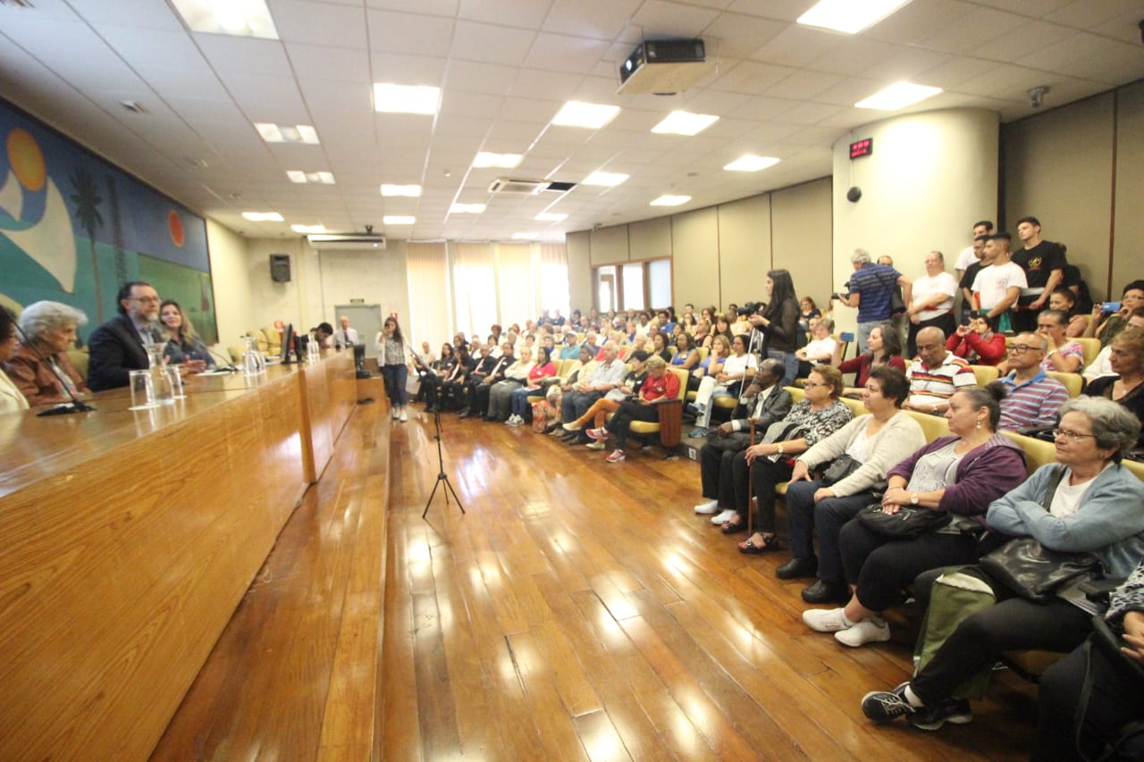 O secretário municipal de Esportes e Lazer Carlos Bezerra Jr no lançamento do programa Viver Mais na Câmara Municipal de São Paulo.