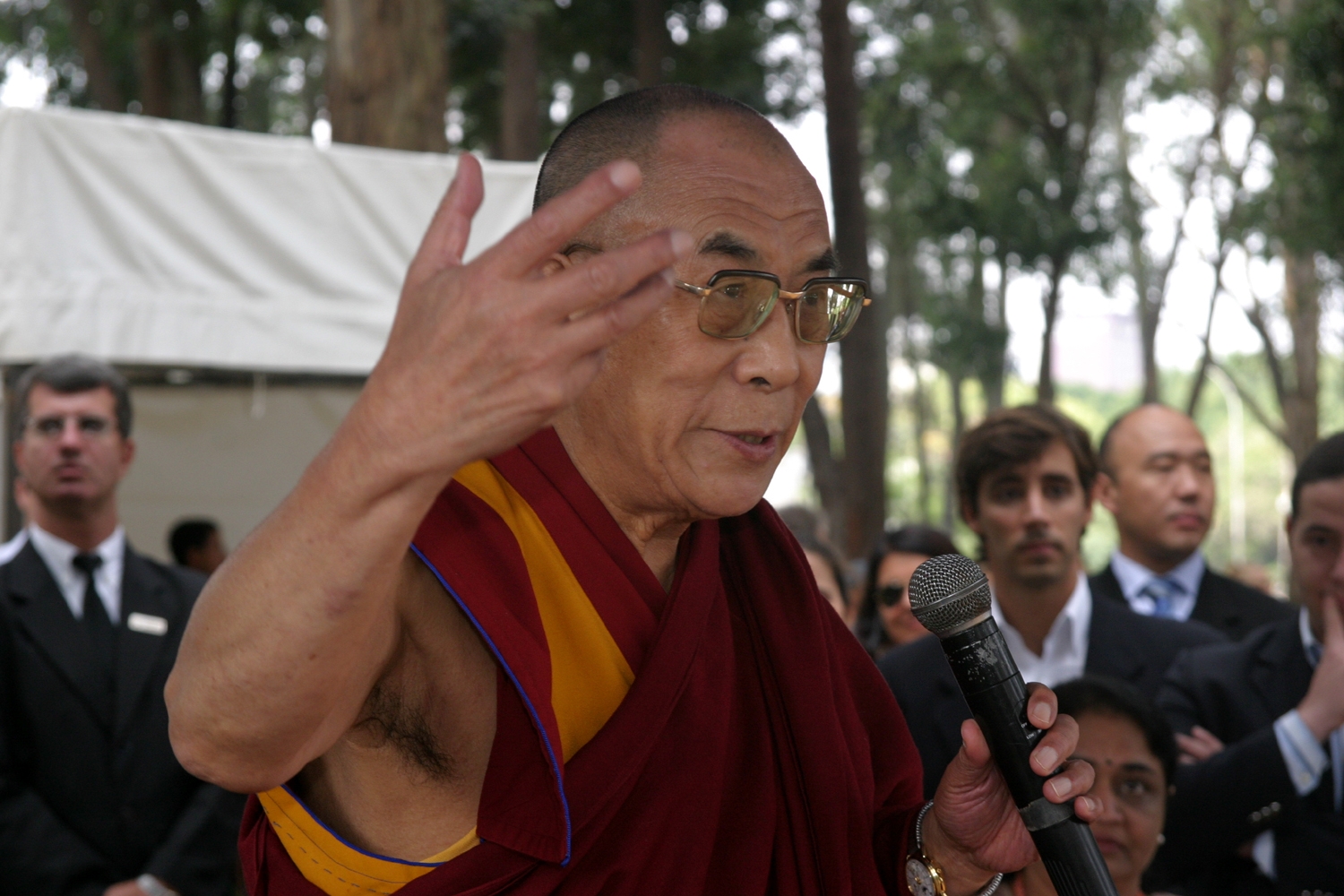 O líder espiritual budista Dalai Lama veio ao Brasil para rápida visita e participou da inauguração