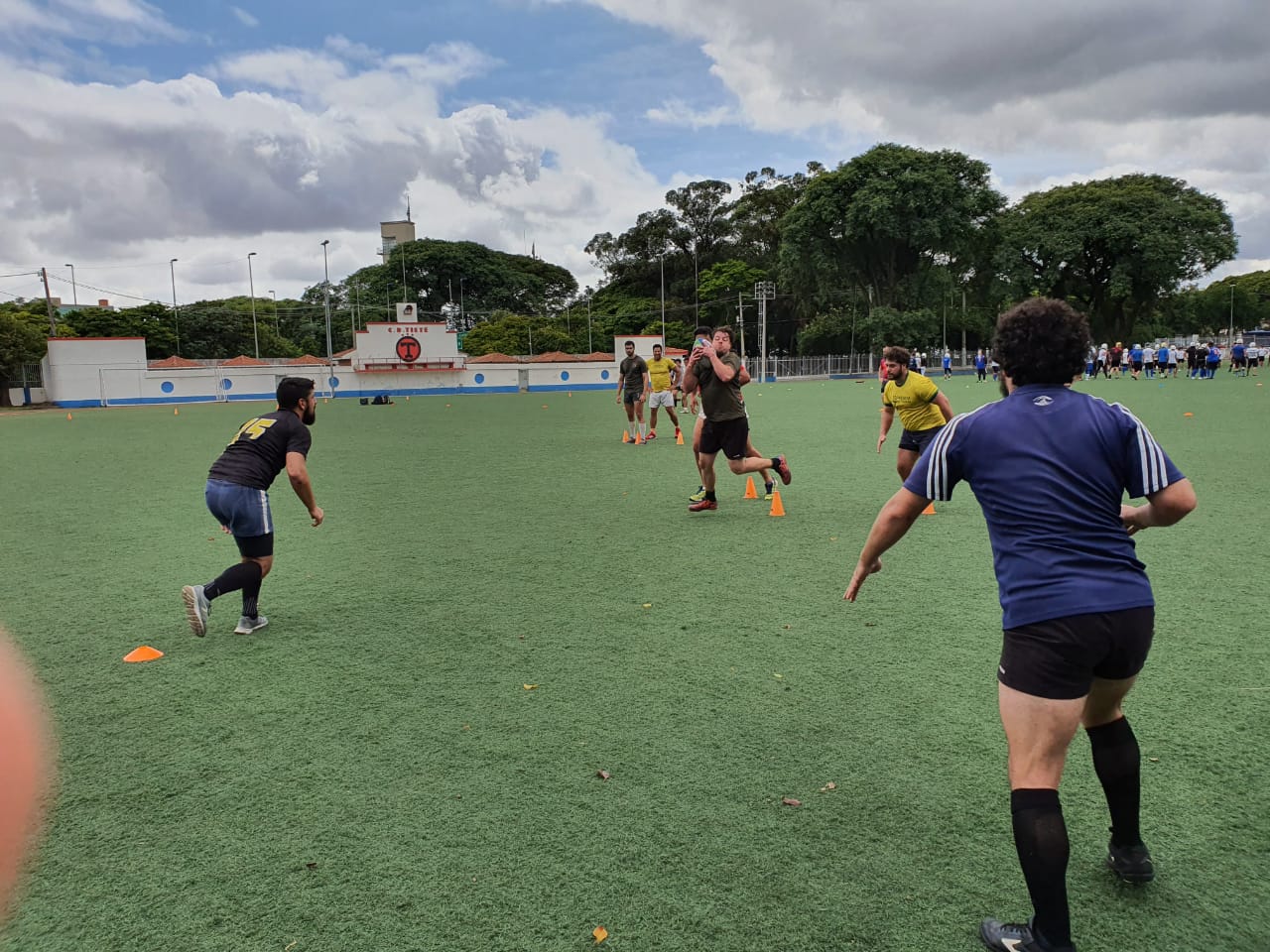 Na imagem, atletas de rugby no Centro Esportivo Tietê.