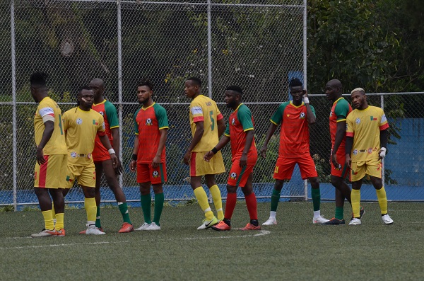 Na imagem, os jogadores dos times Benin e Guiné-Bissau em campo