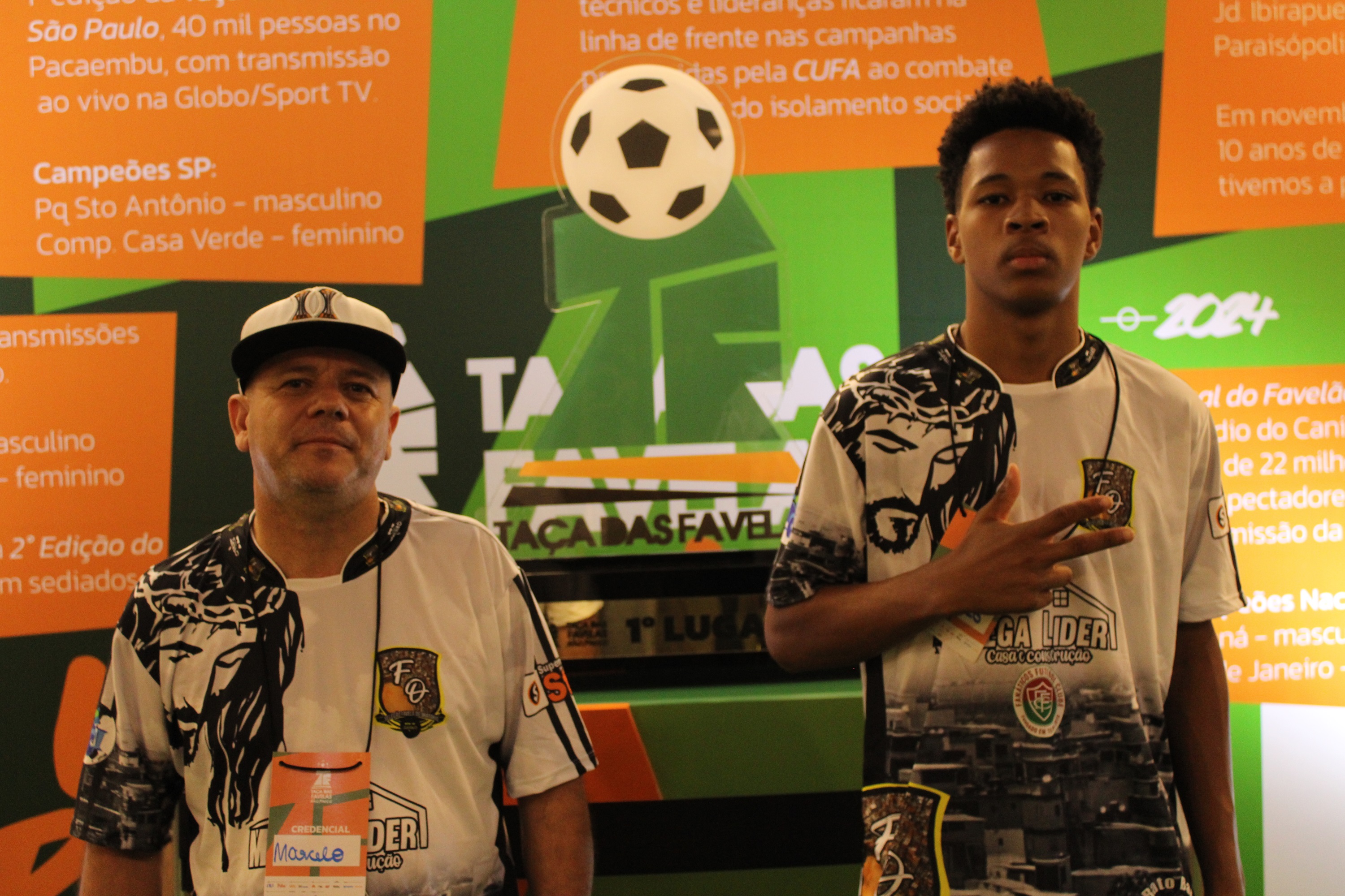 Na imagem, Marcelo Lázaro e Danilo Vasconcelos, da Favela do Oratório, participantes da Taça das Favelas 2024. 