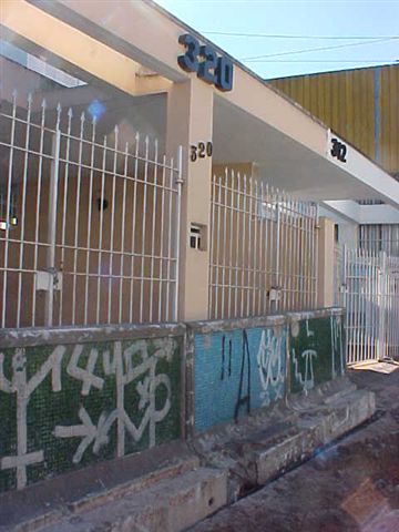 Fechamento de uma das casas na rua Otávio Tarquínio de Sousa