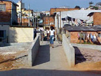 Novo ponte em Cidade Líder, Itaquera, substituiu a antiga de madeira
