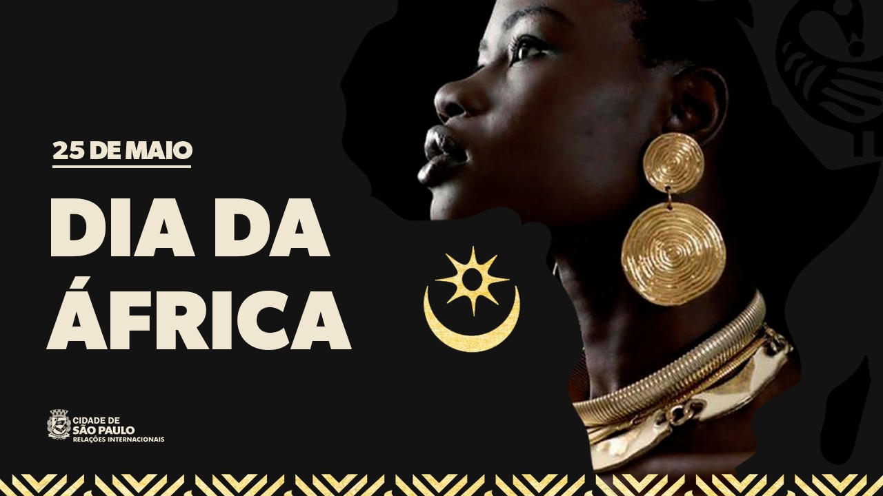 A imagem tem o fundo e a figura de uma mulher negra de perfil, simulando o contorno do continente africano. O texto está em branco e traz a mensagem “25 de maio – Dia da África”.