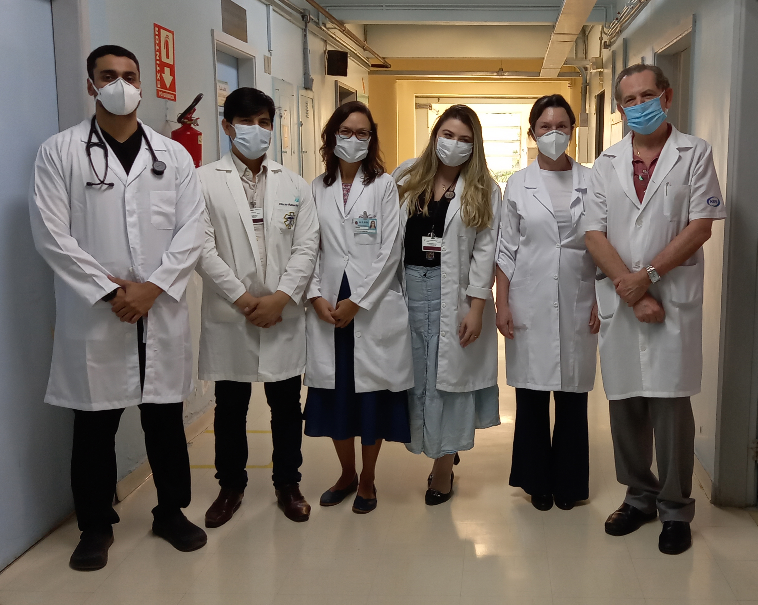 Foto com médicos da equipe de nefrologia do HSPM
