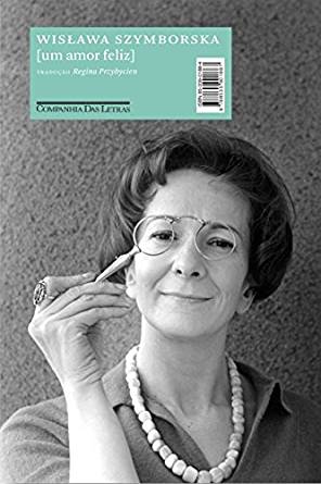 Capa em preto e branco com foto da escritora Wislawa Szymborska. Ela segura óculos redondo na altura dos olhos e usa e colar branco