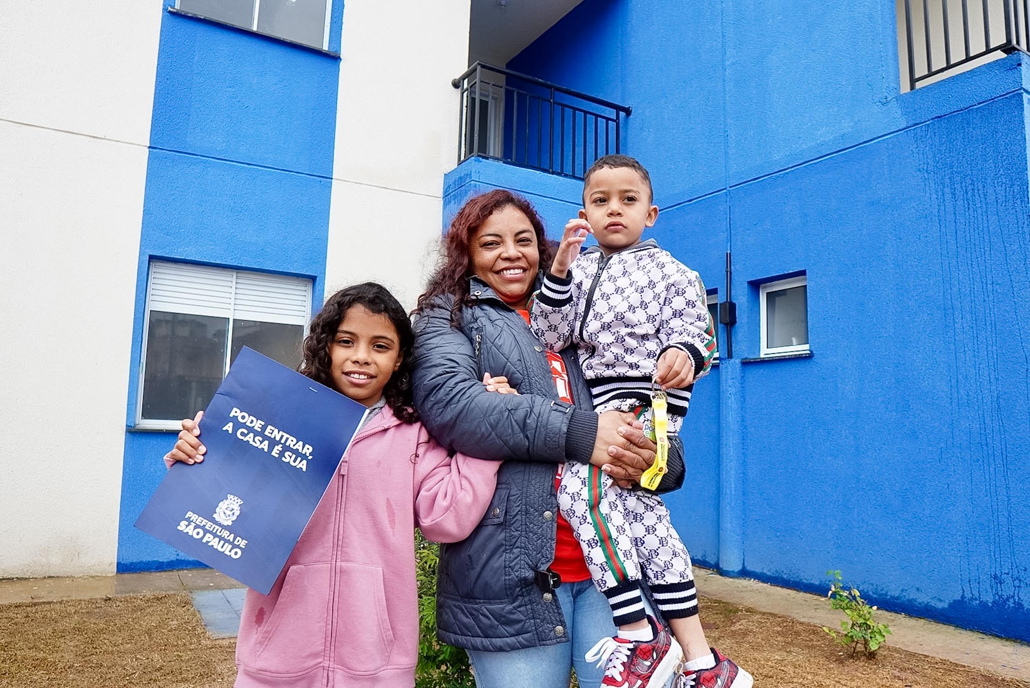 Família do Sacomã recebe a chave de sua moradia no Residencial Dandara