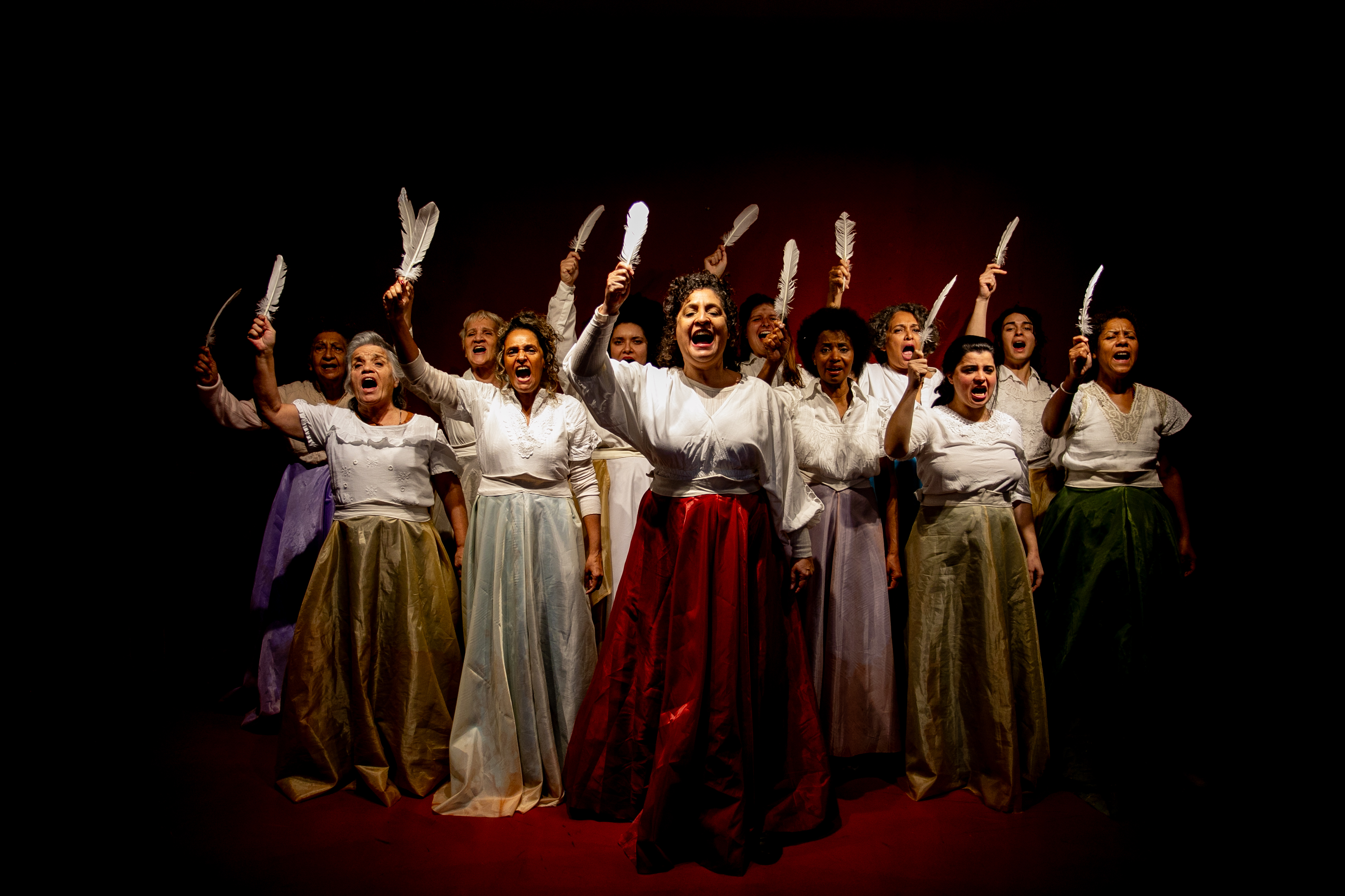 Espetáculo “Carta à Rainha Louca”, que faz parte da mostra “2025 Em Cena”. Foto: Reprodução.