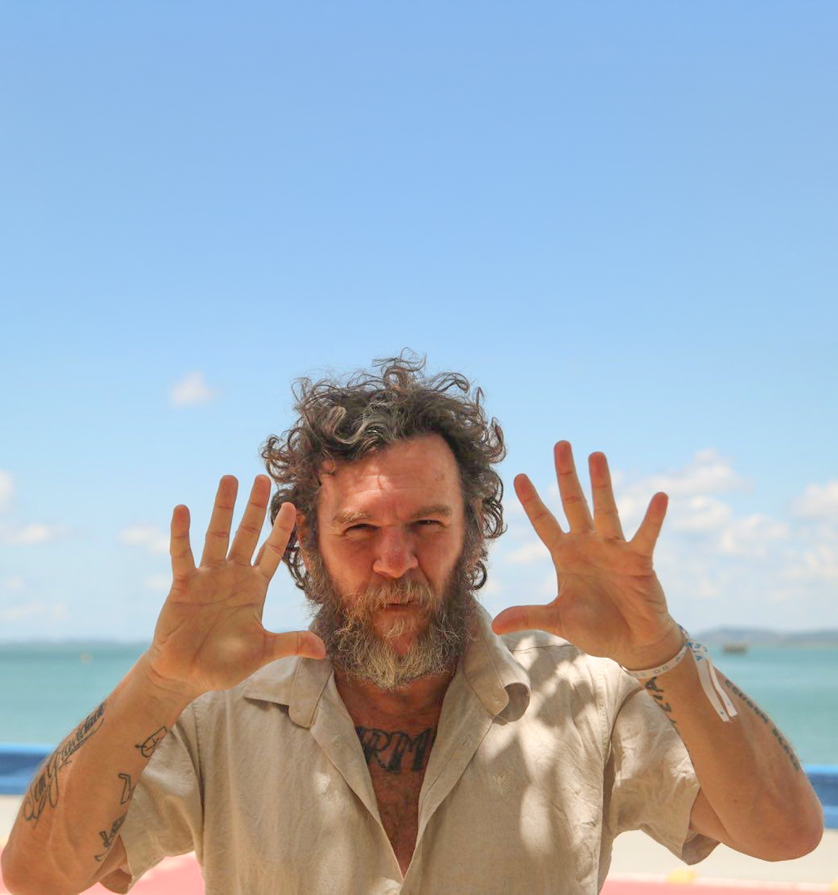 Otto começa seu show apocalíptico no palco externo às 19h