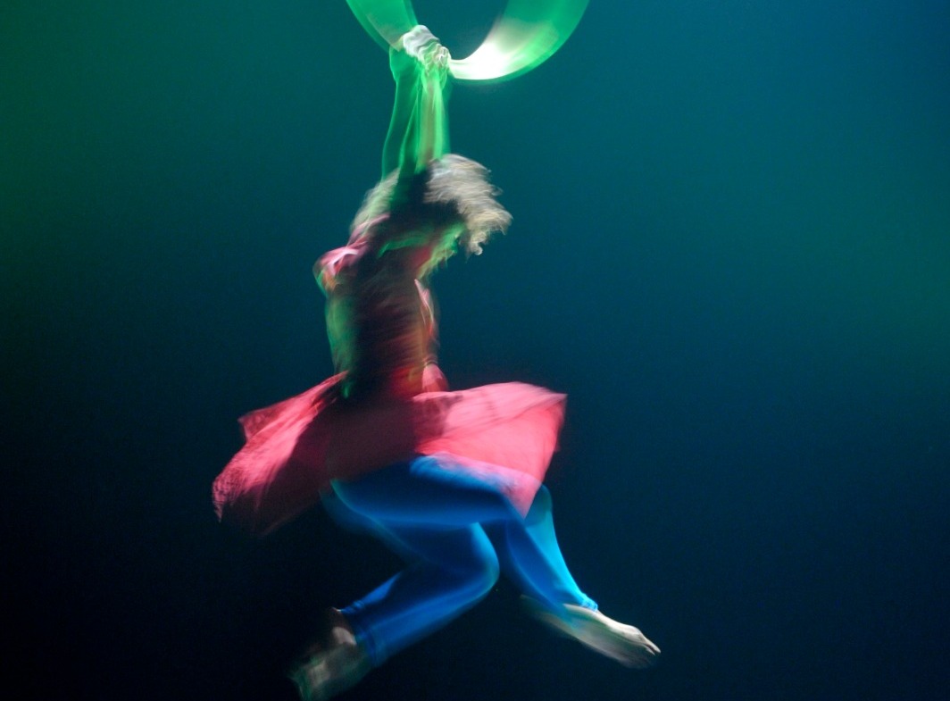 Peça de teatro “Tirando os pés do chão”. Foto: divulgação.