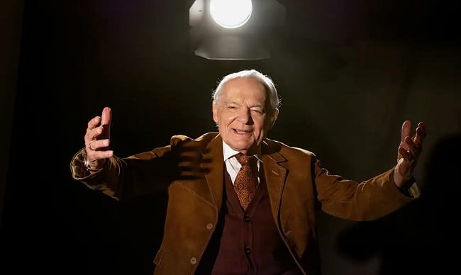 Ator Othon Bastos em apresentação gratuita na Praça das Artes. Foto: Divulgação