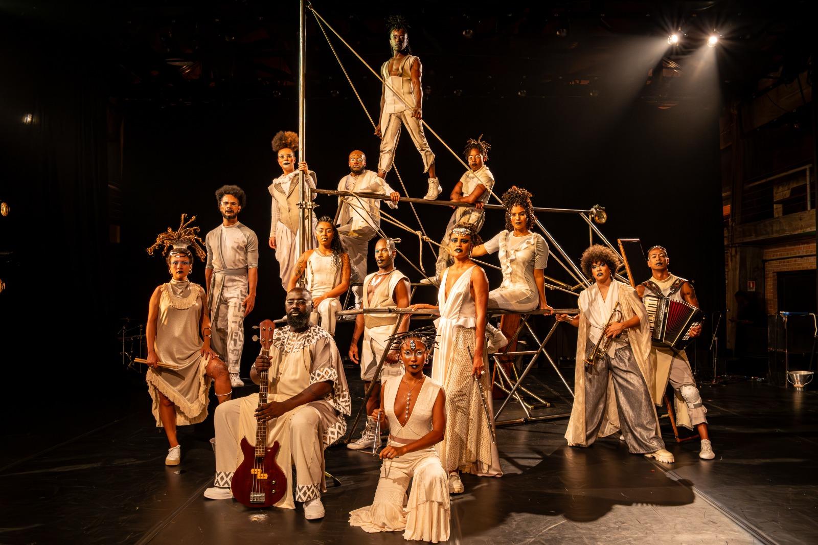 Coletivo Prota{agô}nistas, se apresenta no palco principal do Theatro Municipal, às 20h (Foto: Divulgação)