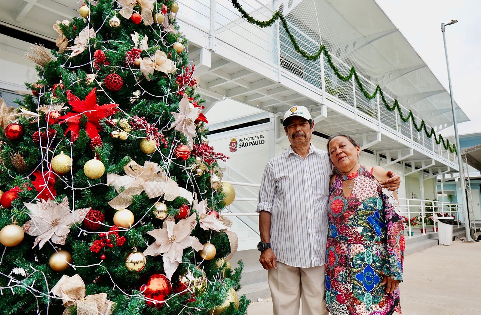 Vista aérea de área urbana com edifícios e vias